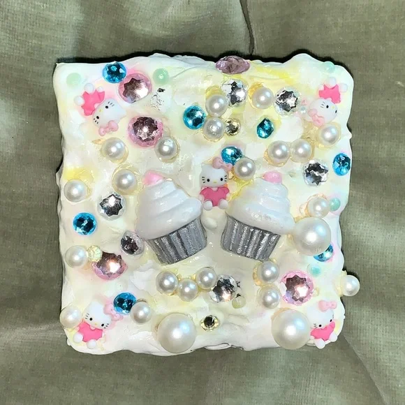 Hello Kitty storage box - Picture 10 of 11